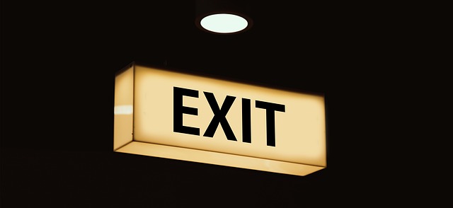 svítící exit